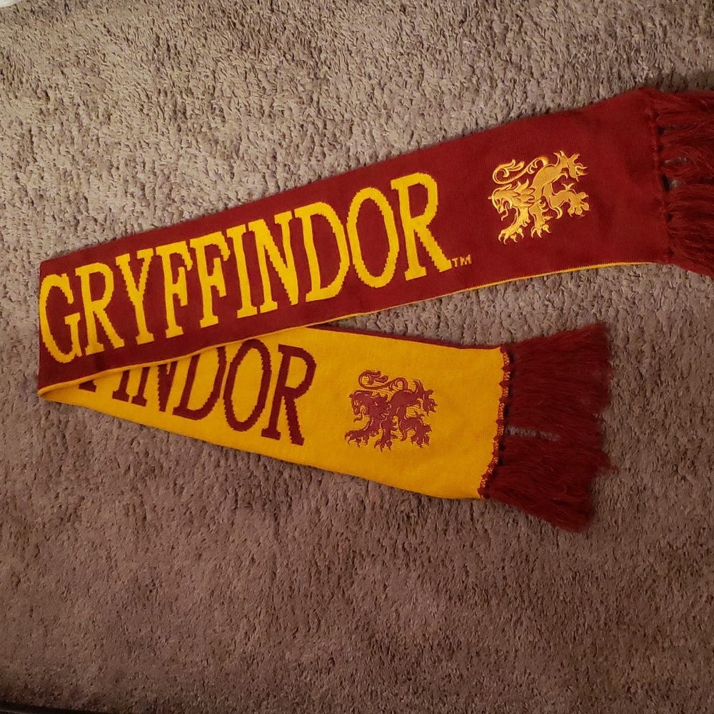 HARRY POTTER Wizarding World Universal Studios Gryffindor Scarf